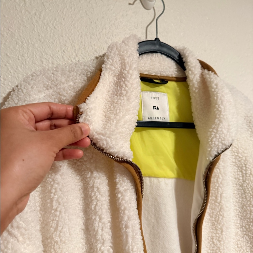 Elegant Cream Teddy Jacket with Brown Trim - Picture 6 of 6